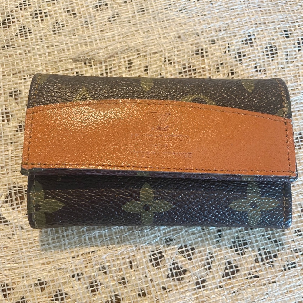 Vintage key holder Louis Vuitton wallet